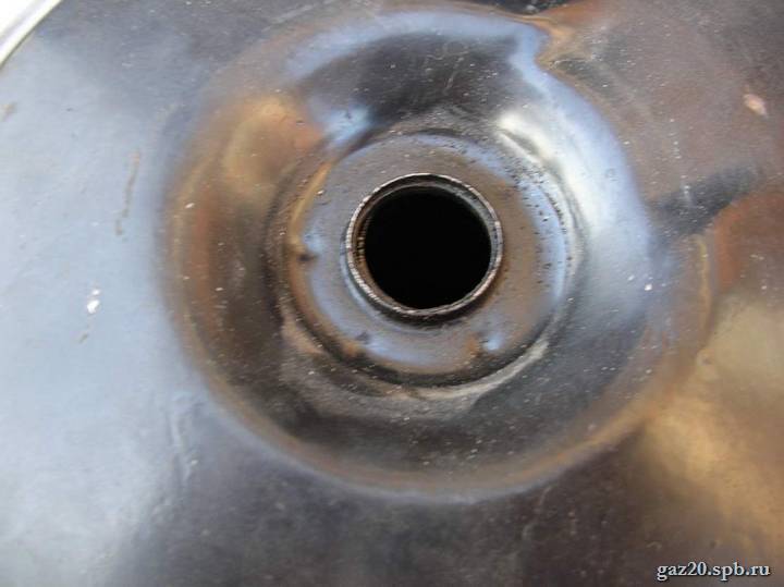 Центральное отверстие крышки