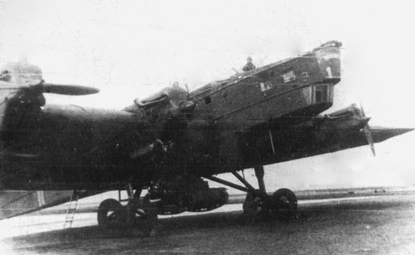 ТБ-3 с подвешенной под фюзеляж танкеткой Т-27